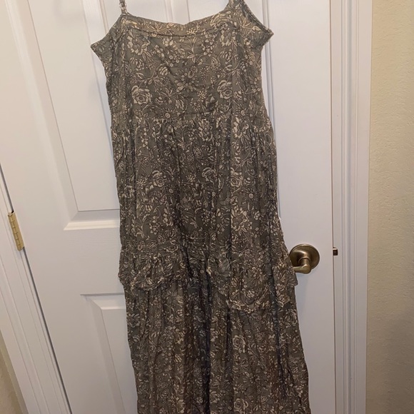 Olivaceous sage floral tiered dress - Picture 5 of 7